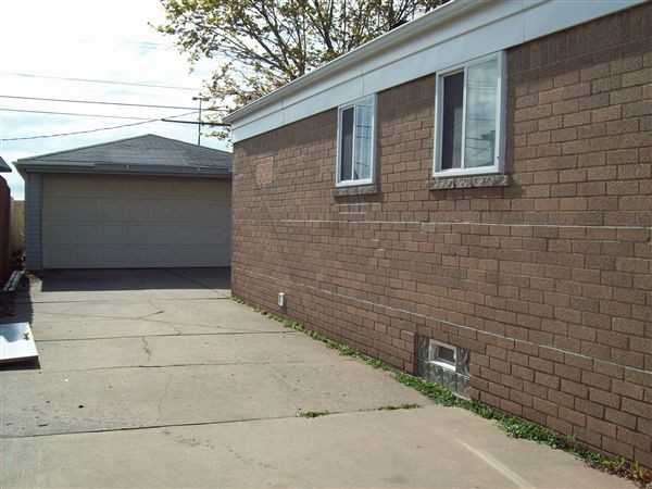 27413 Winslow Ave - Photo 2 of 19