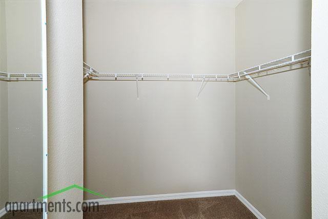 5512 Metrowest Blvd - Photo 2 of 26