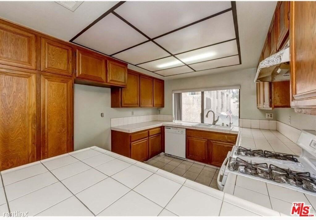 1104 Michelle Ct - Photo 2 of 10