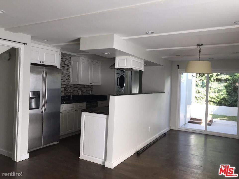 1011 7th St - Photo 2 of 11