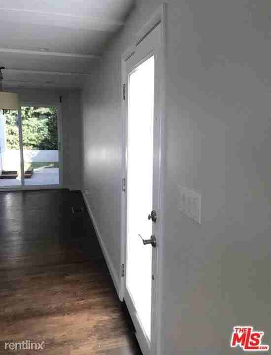 1011 7th St - Photo 3 of 11