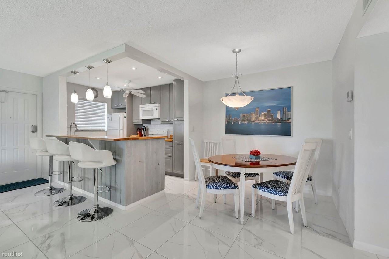 1182 S Drive Cir #D - Photo 2 of 19