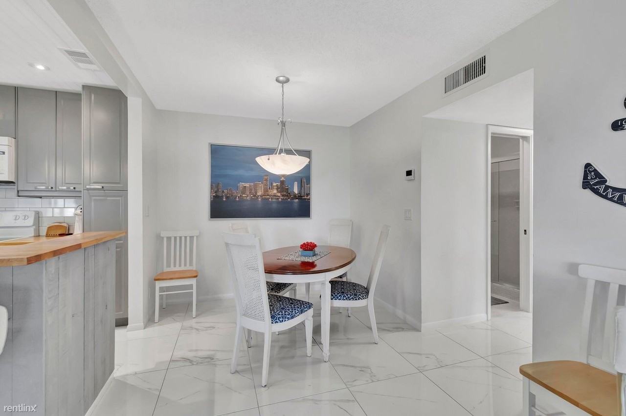 1182 S Drive Cir #D - Photo 3 of 19