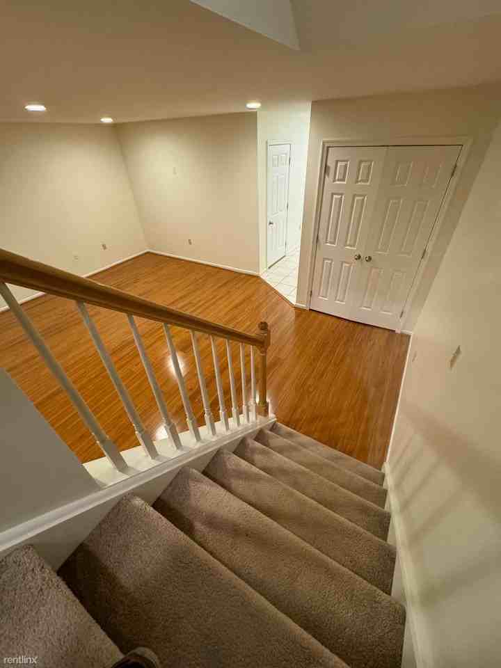 1818 Pinewind Dr - Photo 2 of 20