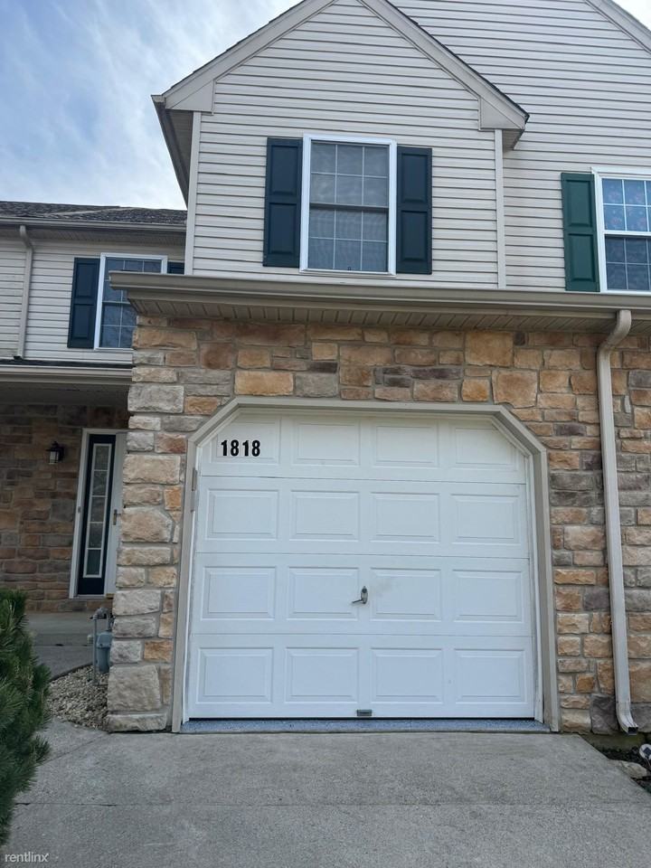 1818 Pinewind Dr - Photo 3 of 20