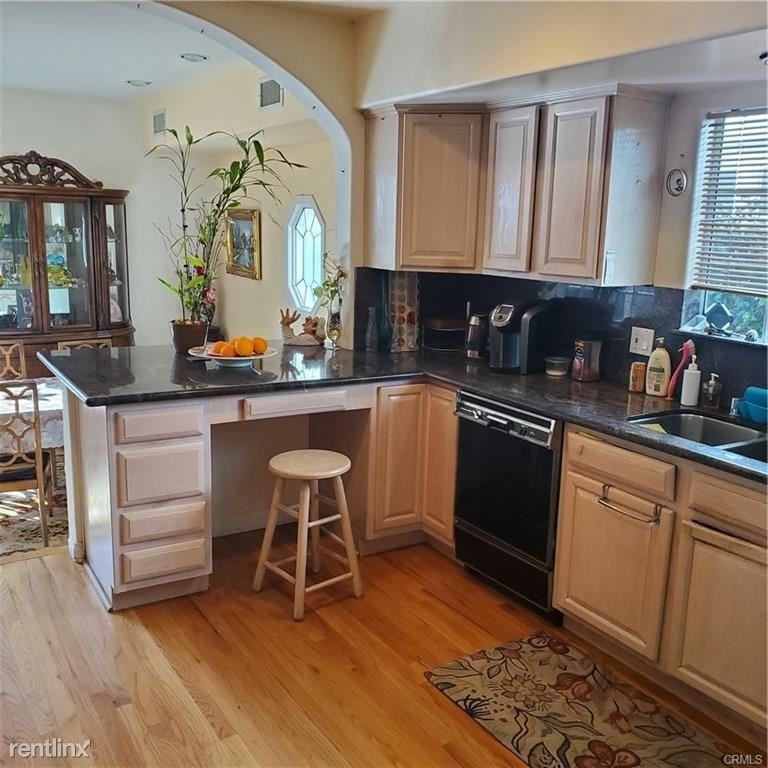 12944 Woodbridge St - Photo 3 of 24