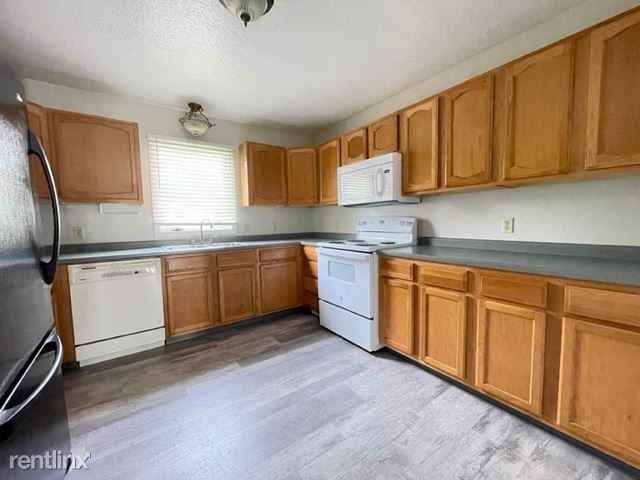 124 Lee Ave - Photo 2 of 8