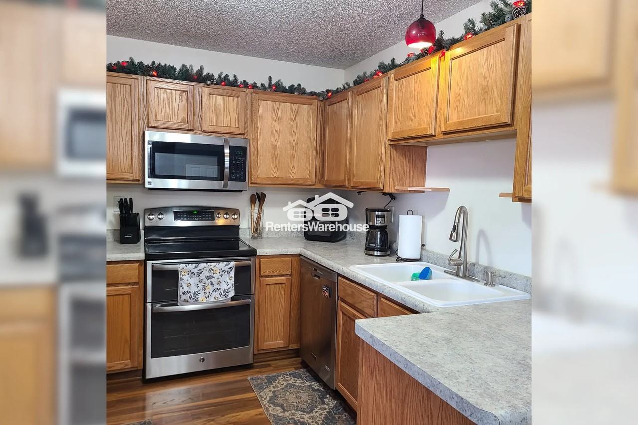 911 Serenity Cir - Photo 2 of 13