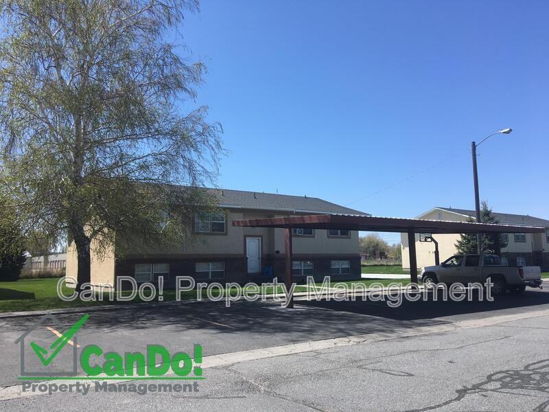 220 Carol Dr - Photo 3 of 10