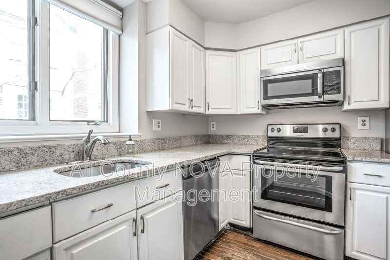 1203 Michigan Ct - Photo 5 of 40