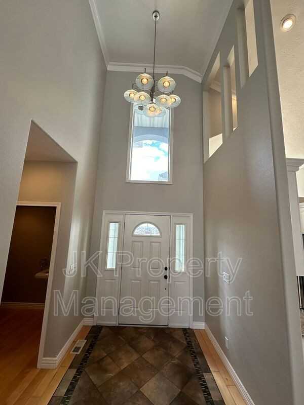 1005 34th Ave Ne - Photo 4 of 50