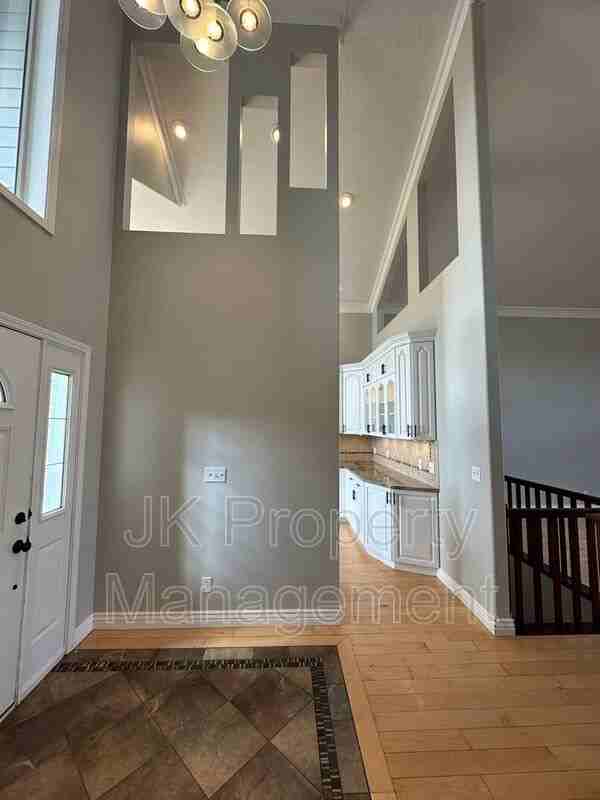 1005 34th Ave Ne - Photo 5 of 50