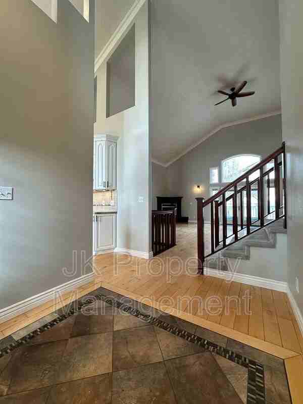 1005 34th Ave Ne - Photo 6 of 50
