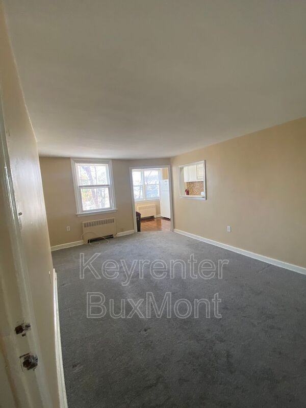 385 Edmonds Ave #2ndFL - Photo 2 of 17