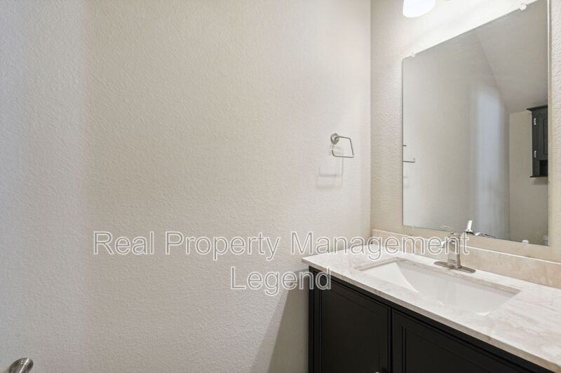 812 Gray Fox Dr - Photo 5 of 36