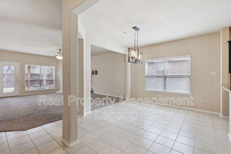 812 Gray Fox Dr - Photo 7 of 36