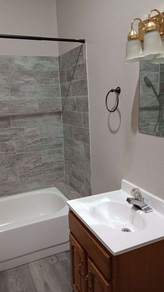 295 W Ellis St #4 - Photo 3 of 5