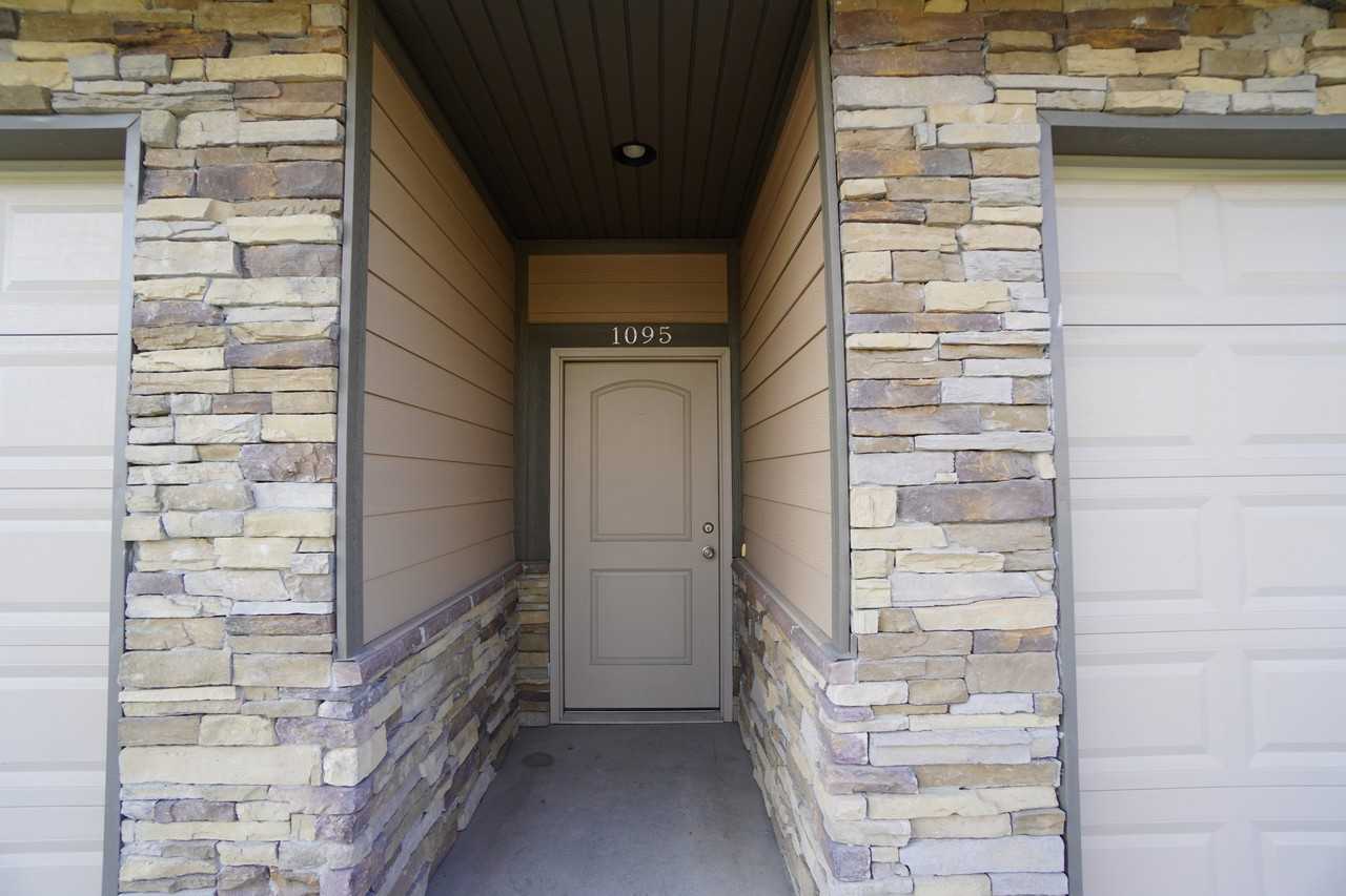 1095 Wn - Photo 2 of 29