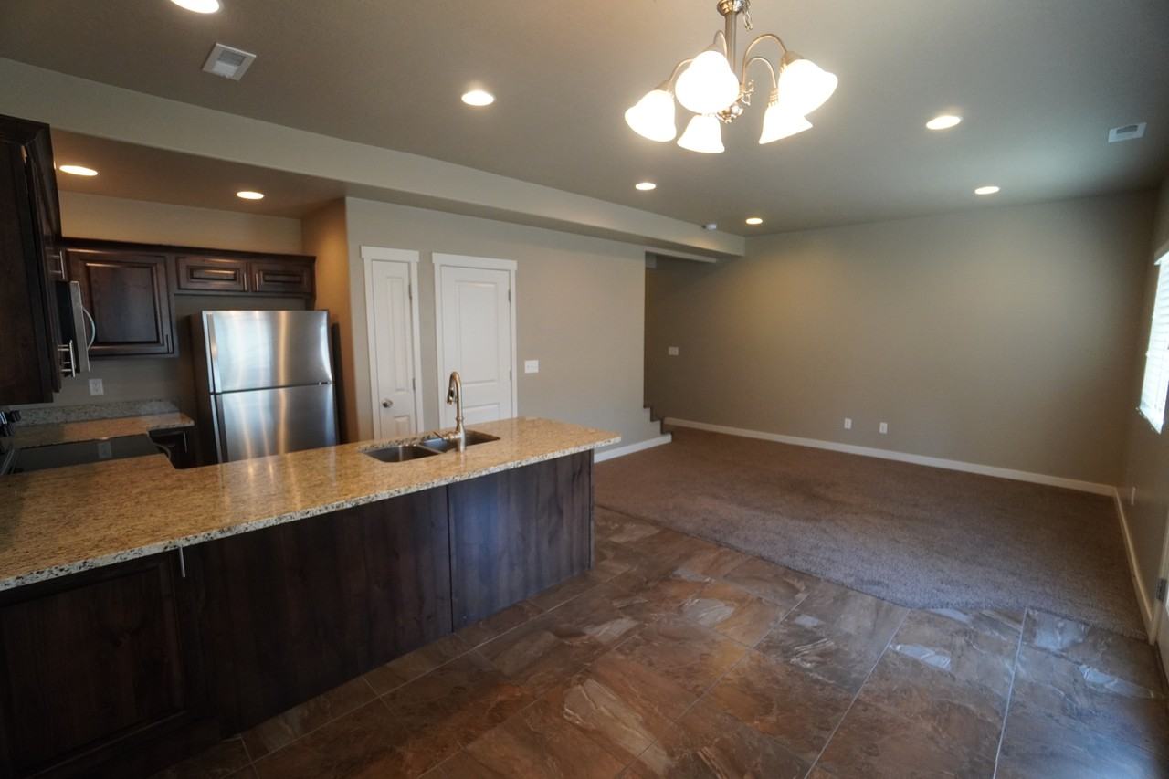 1095 Wn - Photo 6 of 29