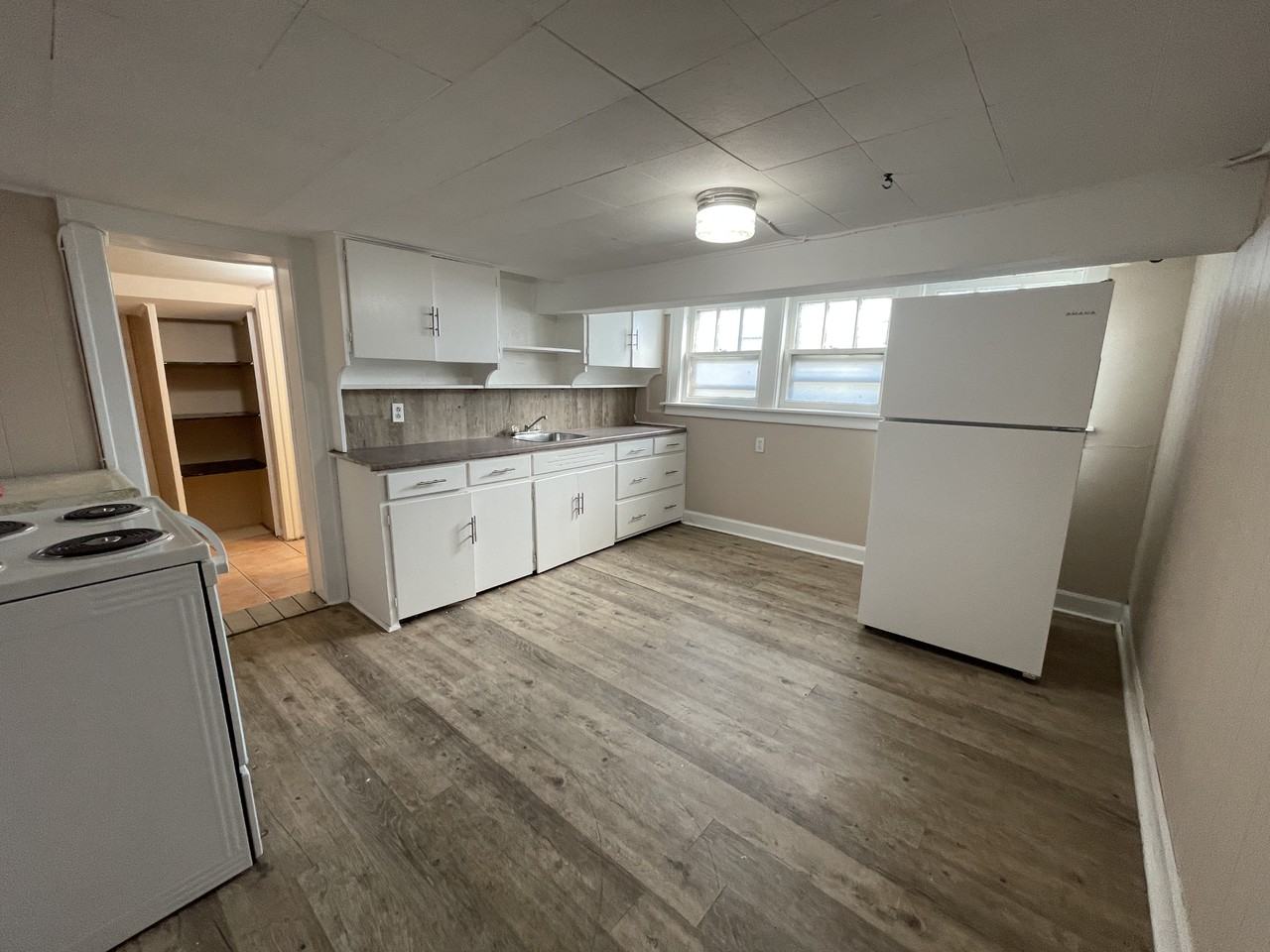 474 Chilver Rd - Photo 3 of 11