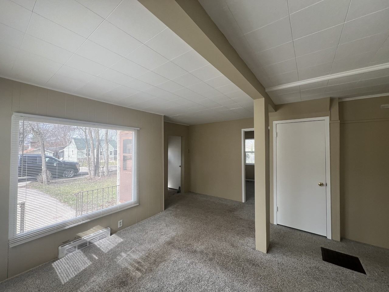 215 Clifton Dr - Photo 2 of 5