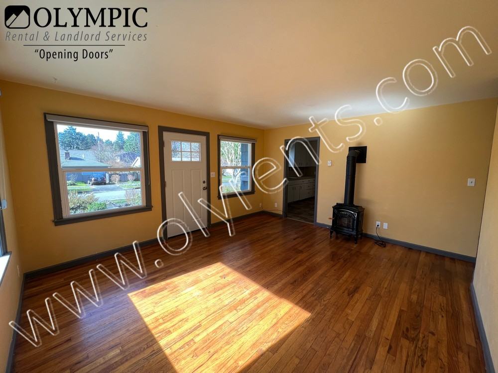 624 Milroy Street Southwest - Photo 4 of 16