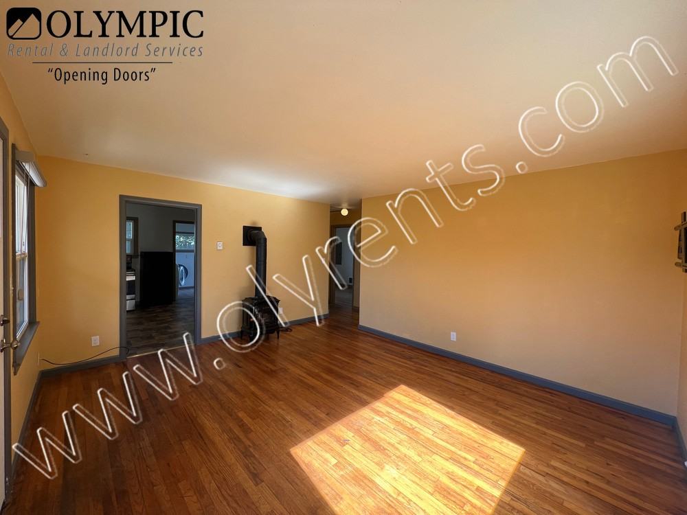 624 Milroy Street Southwest - Photo 5 of 16