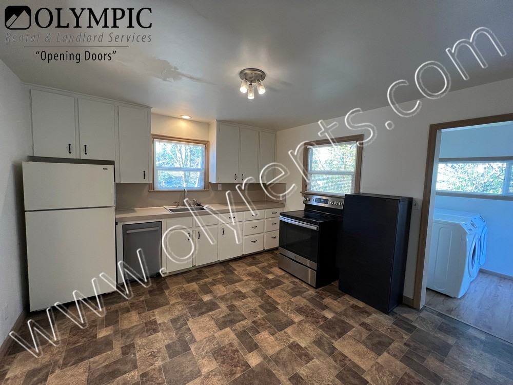 624 Milroy Street Southwest - Photo 6 of 16