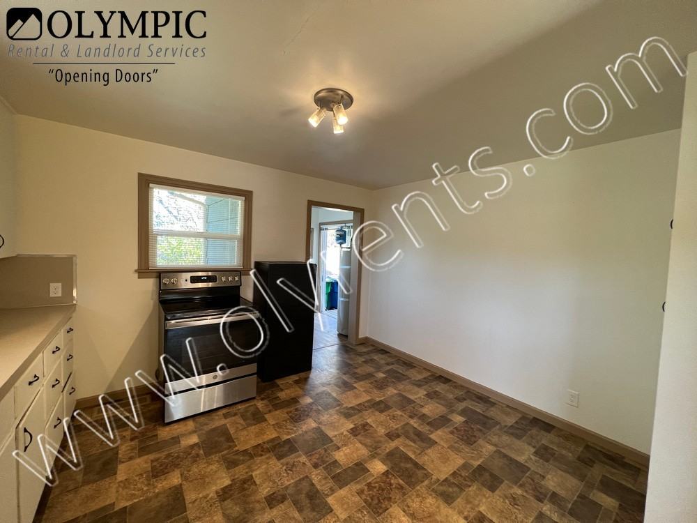 624 Milroy Street Southwest - Photo 7 of 16