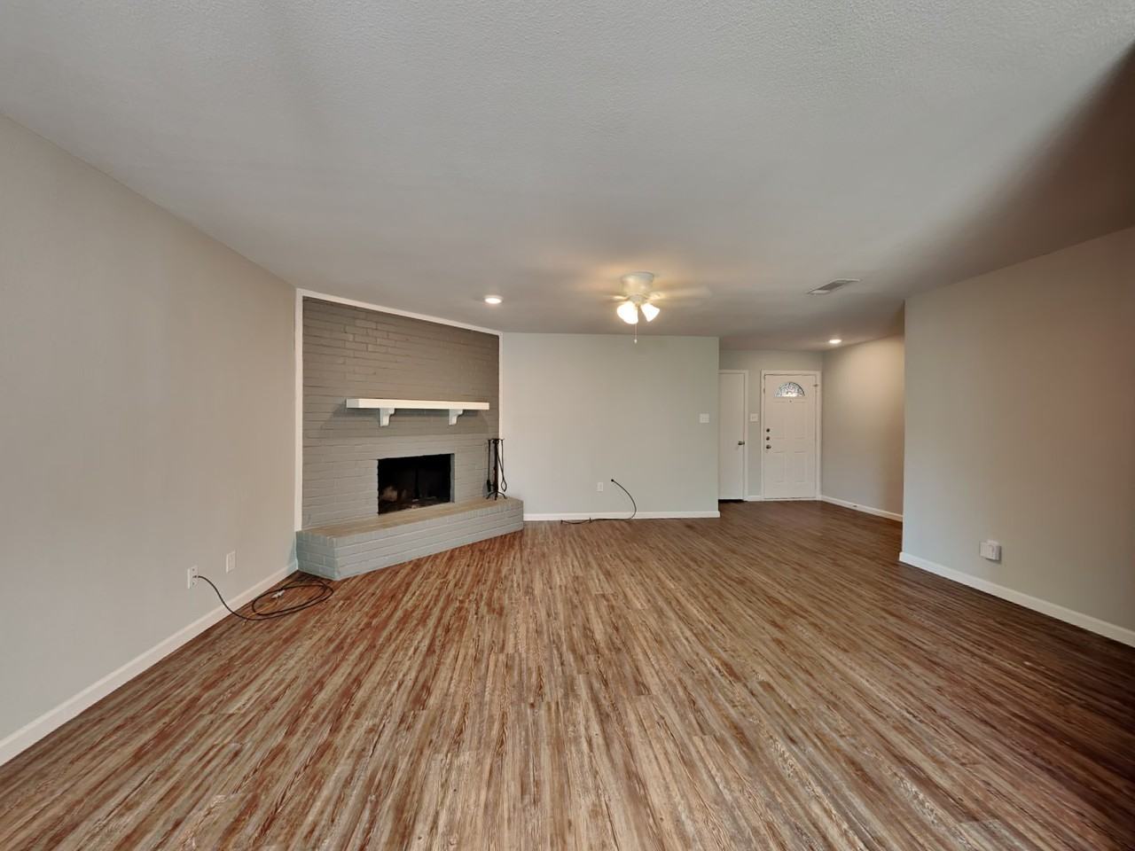 549 Park Center Blvd - Photo 3 of 25