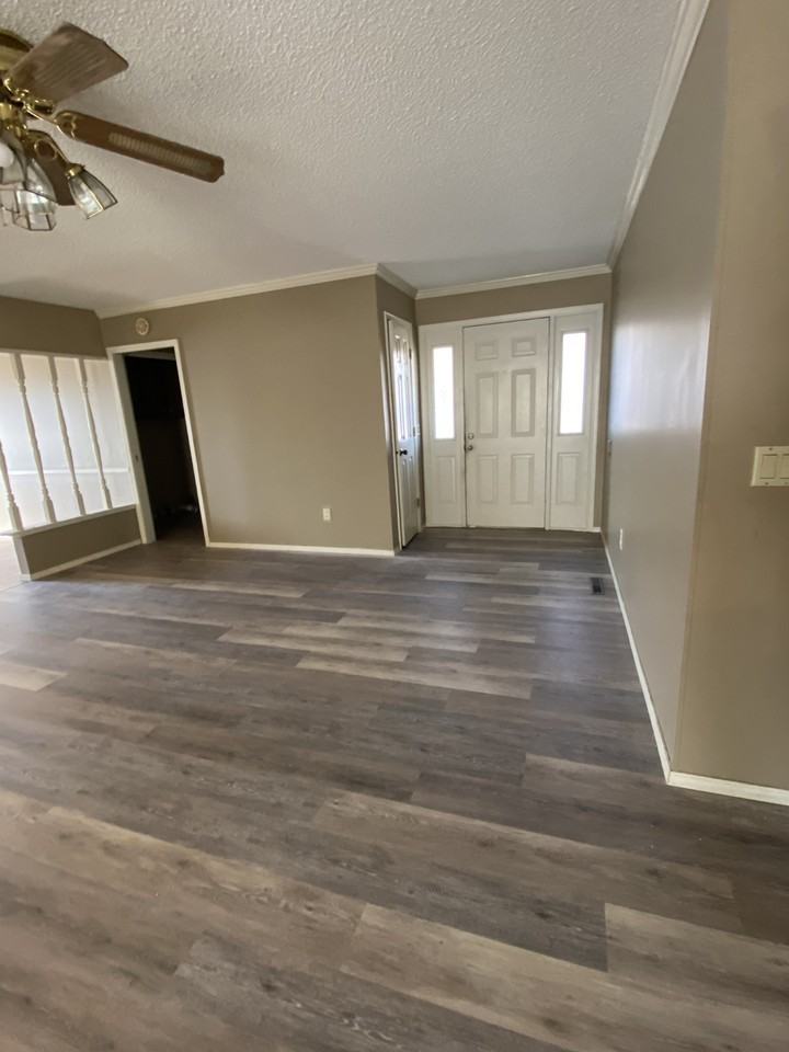 250 Driftwood Dr - Photo 2 of 15