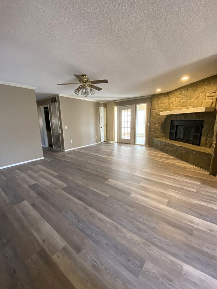 250 Driftwood Dr - Photo 3 of 15