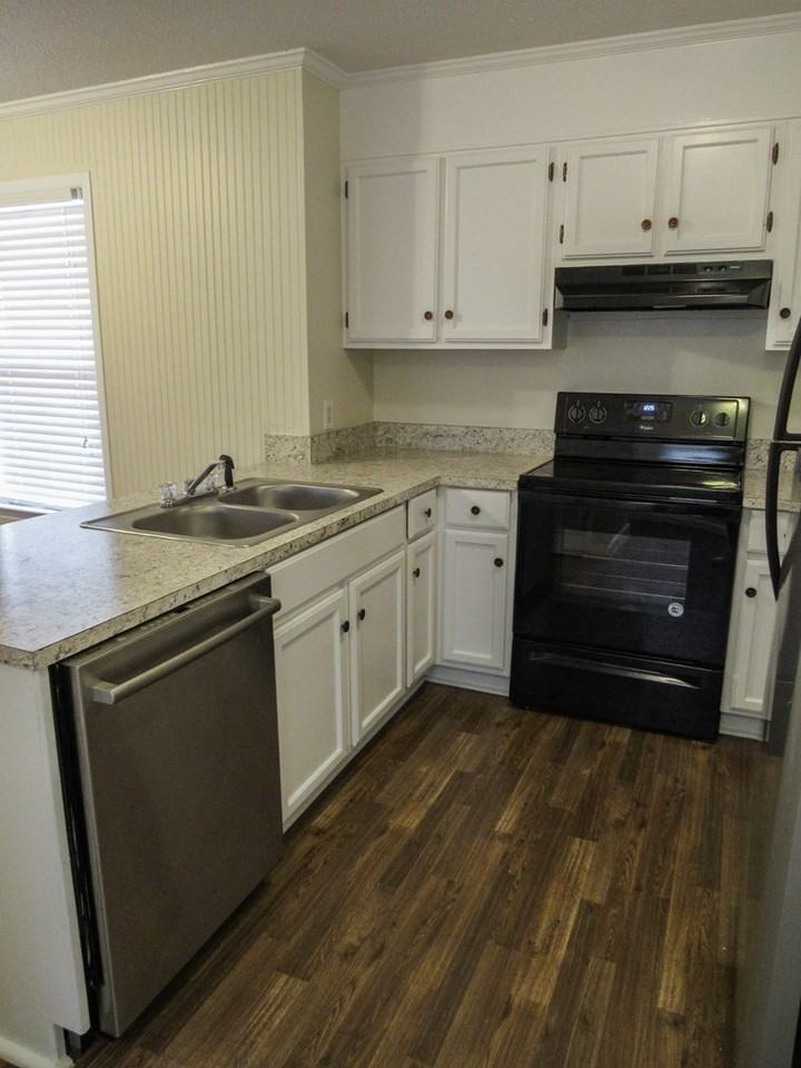 411 2nd Ave - Photo 4 of 22