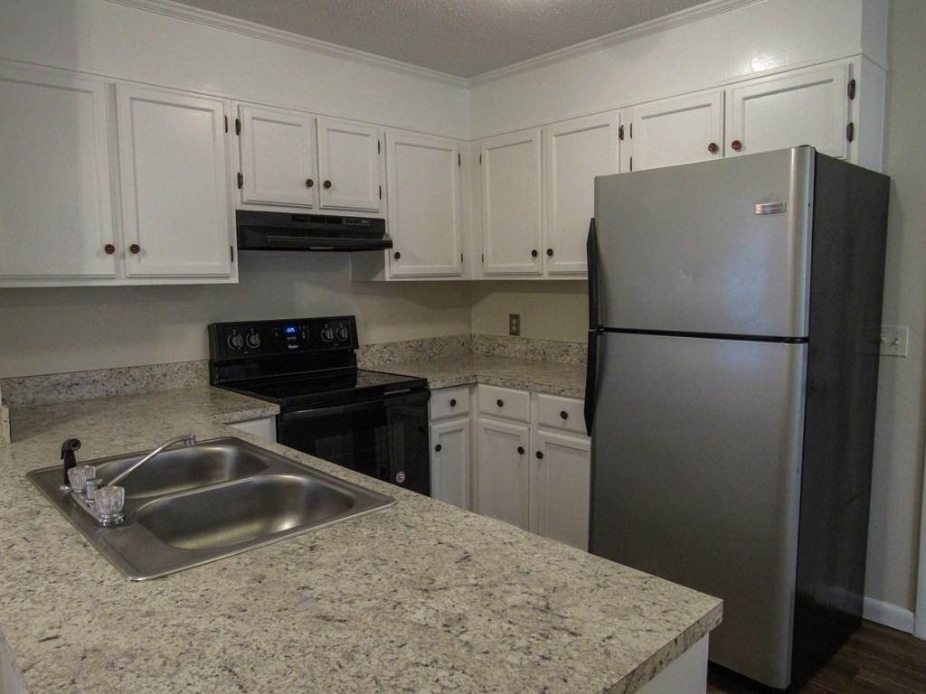 411 2nd Ave - Photo 5 of 22