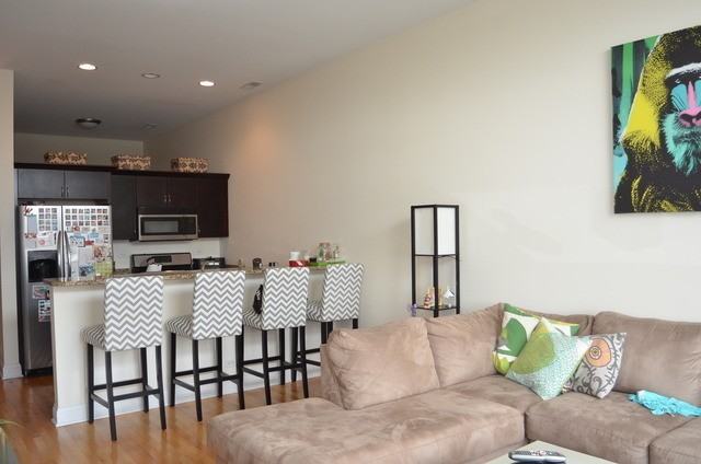 918 W Belmont Ave #203 - Photo 2 of 8