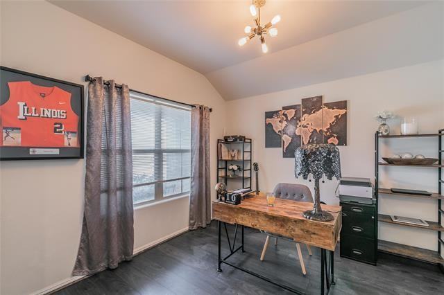 744 Watson Way - Photo 5 of 33