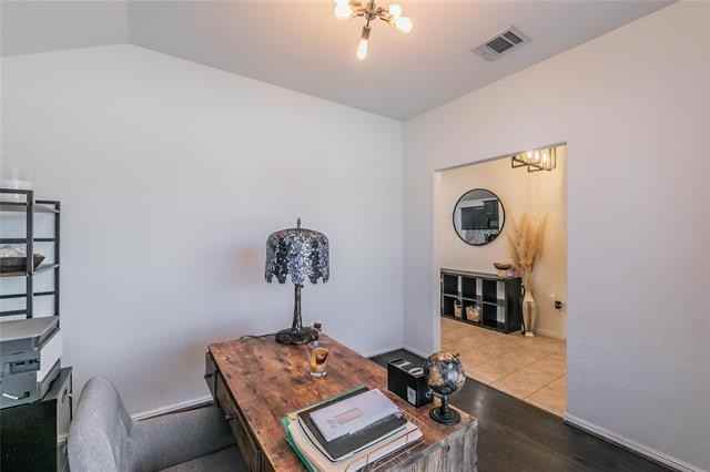 744 Watson Way - Photo 6 of 33