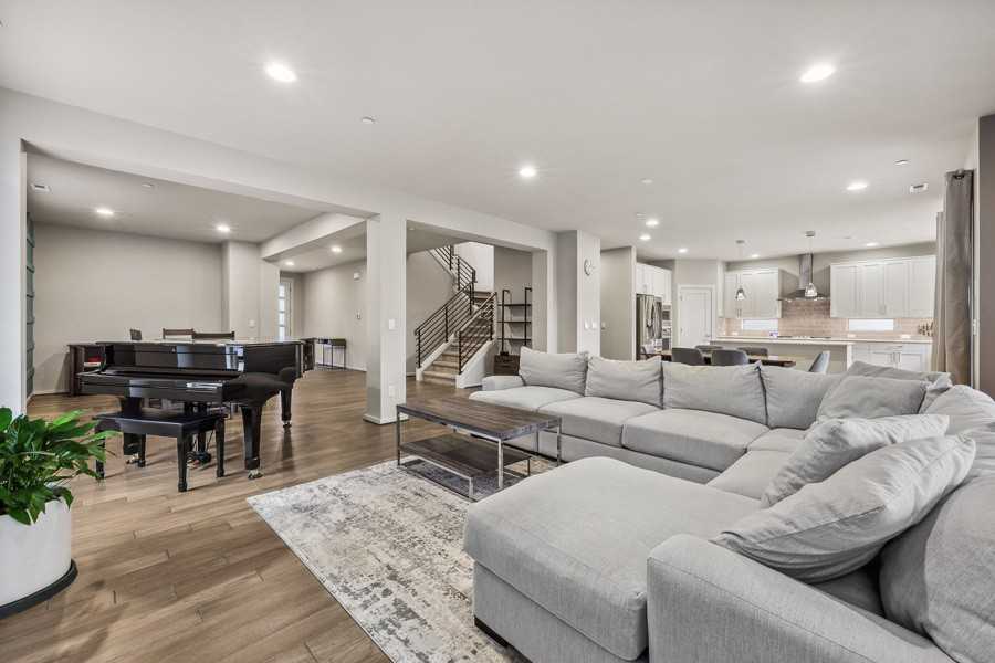 1098 Se 14th Pl - Photo 3 of 26