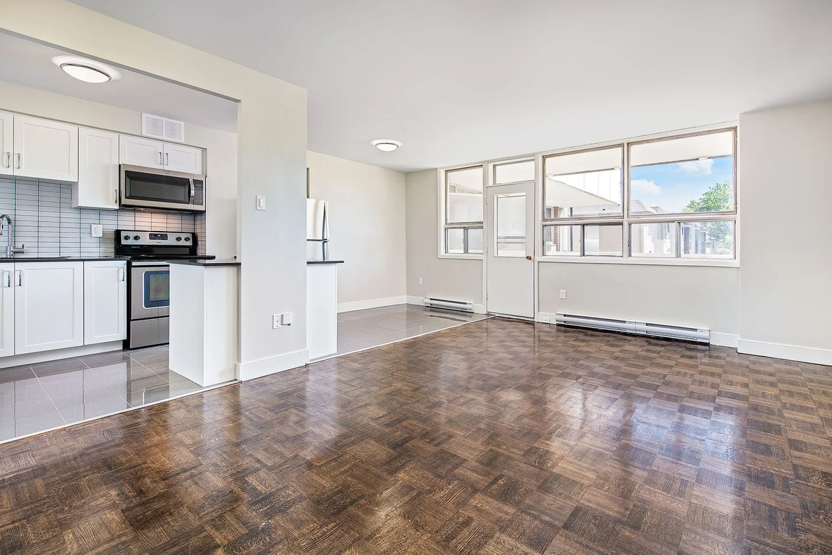 3311 Bathurst Street - Photo 5 of 9