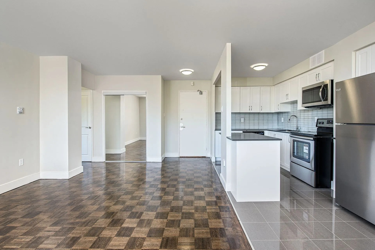 3311 Bathurst Street - Photo 4 of 9