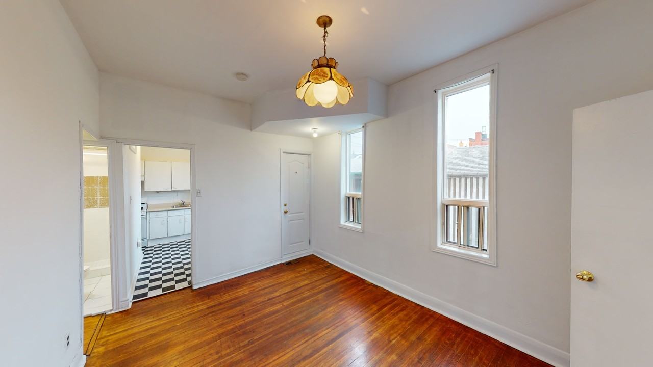 QUEEN ST W & OSSINGTON AVE 41 Humbert St, Toronto, ON M6J 1M8