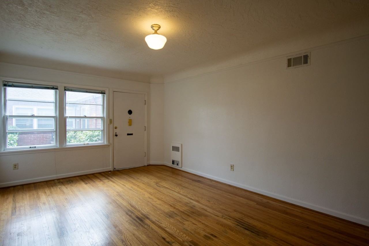 1632 Ne Prescott St #5 - Photo 2 of 12