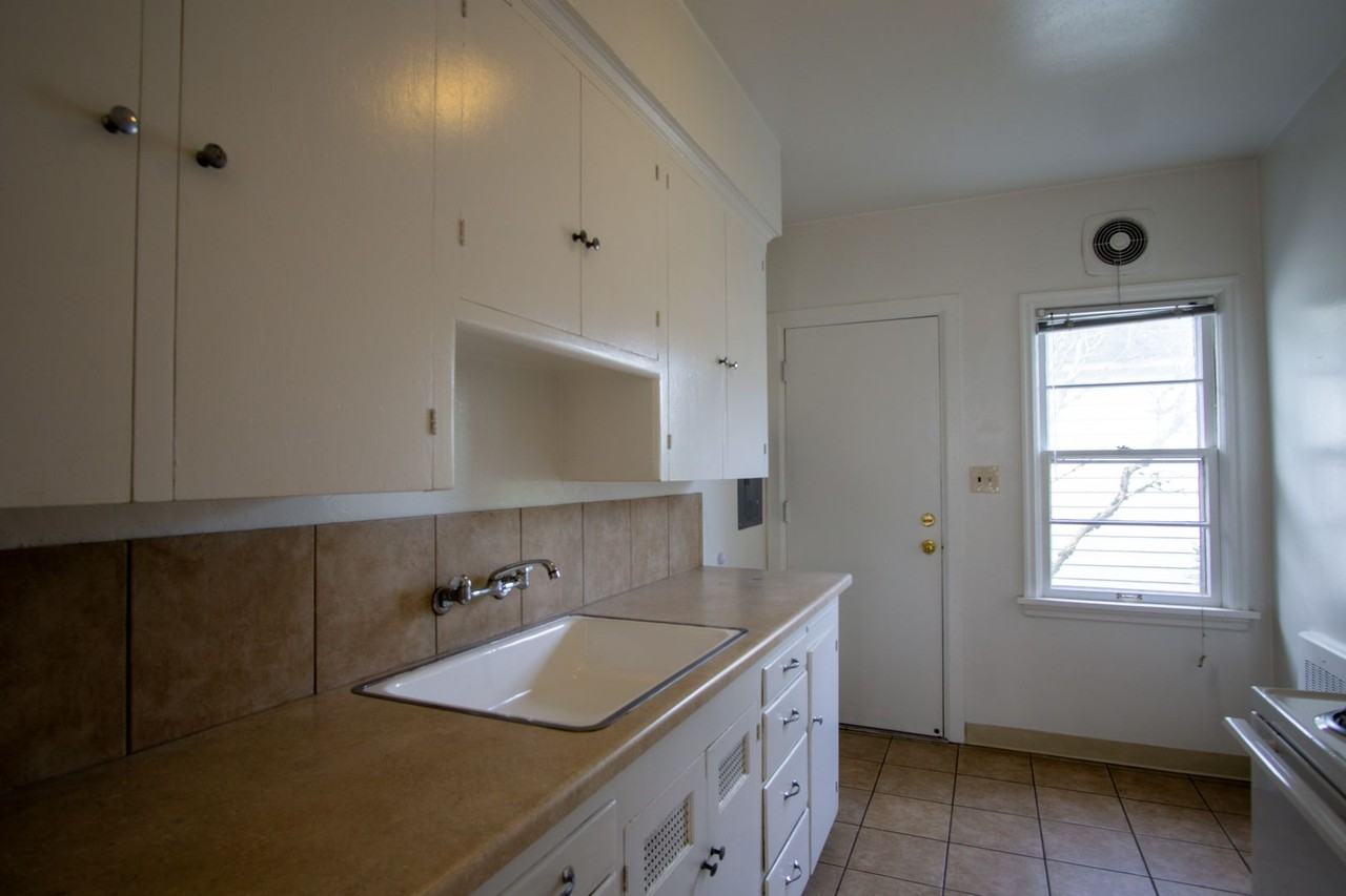 1632 Ne Prescott St #5 - Photo 5 of 12