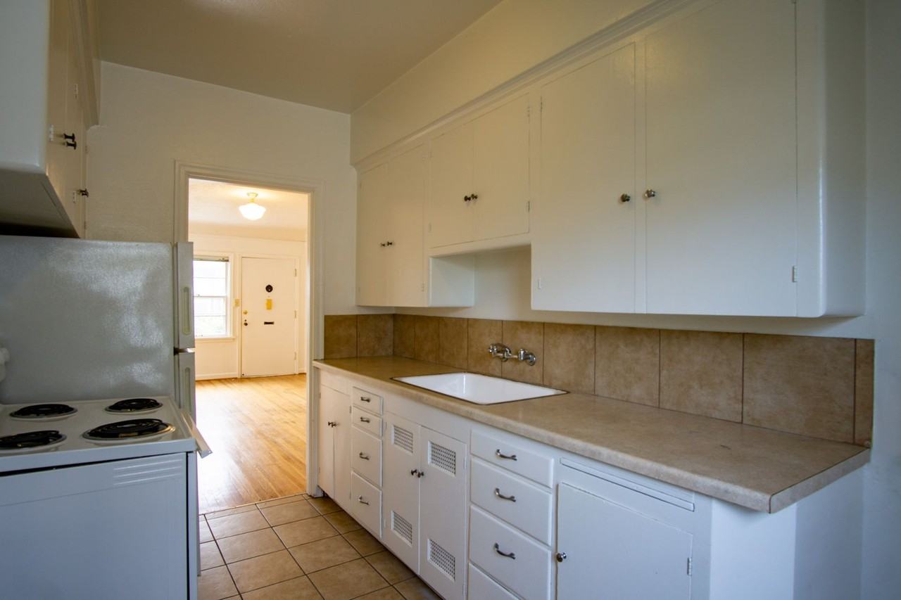 1632 Ne Prescott St #5 - Photo 6 of 12