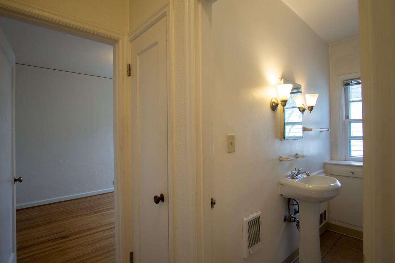 1632 Ne Prescott St #5 - Photo 7 of 12