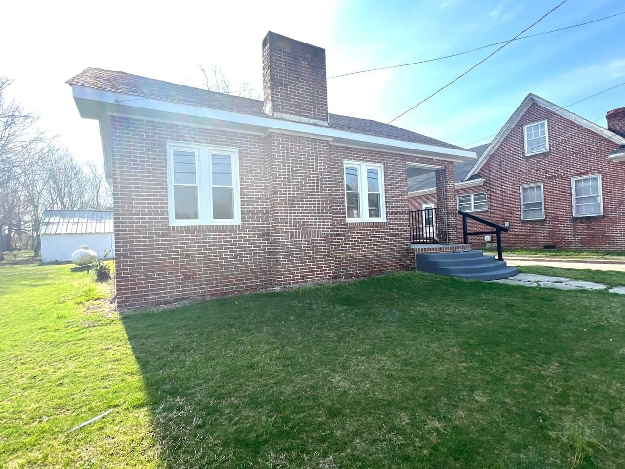 627 S Main St - Photo 2 of 13