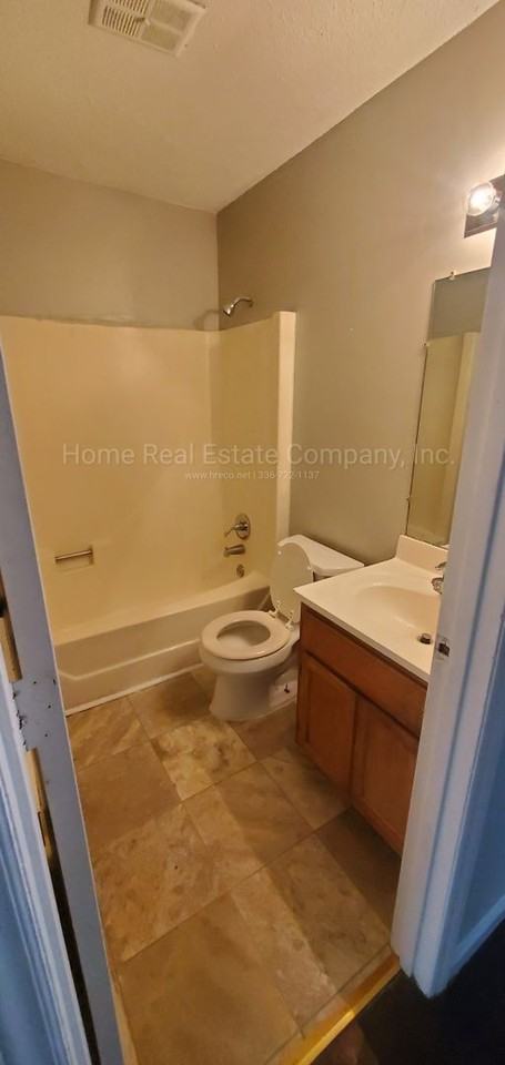 1400 W Academy St #9 - Photo 6 of 7