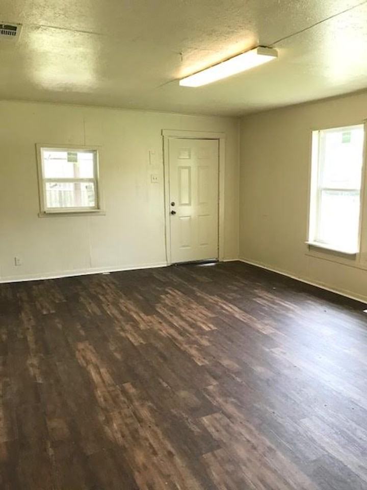 3812 Hiland Dr - Photo 3 of 9