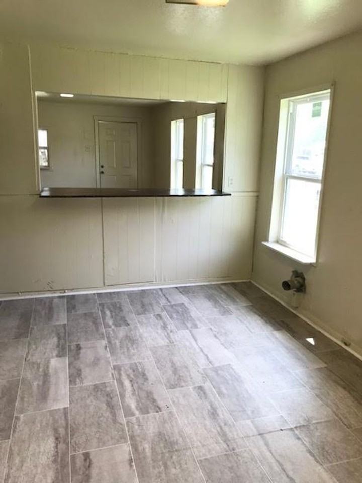 3812 Hiland Dr - Photo 4 of 9