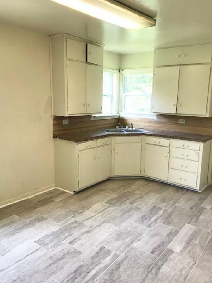 3812 Hiland Dr - Photo 5 of 9